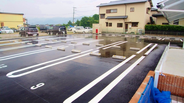 ユニヴァリィルミナス【10,000円キャッシュバック対象物件】の駐車場|駐車スペースもあります