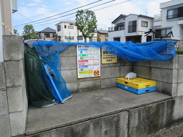 サンハイツのその他共用部分|便利な敷地内にゴミ置き場があります♪