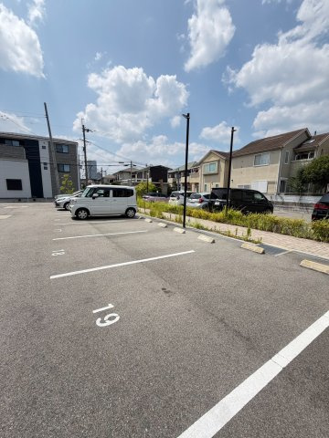 グランヴェルデ高槻　南棟の駐車場