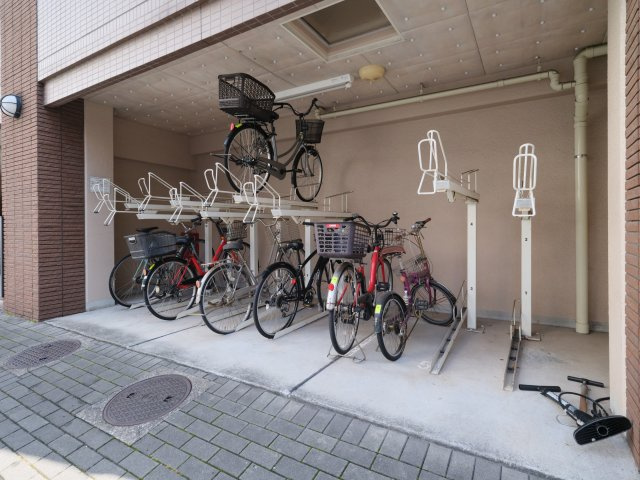プラハ東京八丁堀の駐輪場|プラハ東京八丁堀：敷地内に駐輪場・バイク置場もございます！
