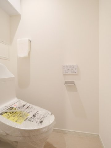 プラハ東京八丁堀のトイレ|プラハ東京八丁堀：ウォシュレット機能付きトイレです！