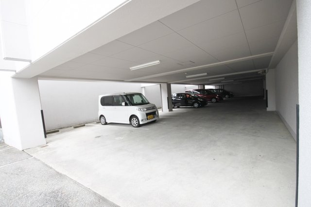 ドエル野里の駐車場