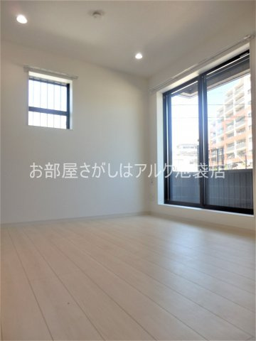 中野区若宮２丁目のアパートの居間・リビング|同仕様