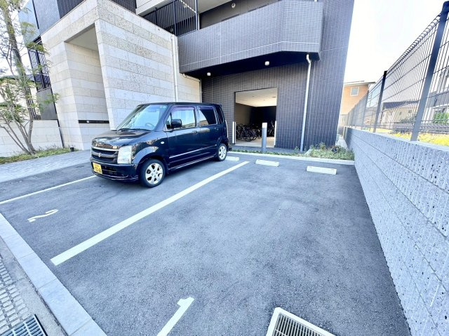 VILLA・SERENO姫路の駐車場