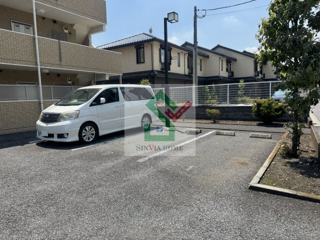 パーシモン芝久保の駐車場