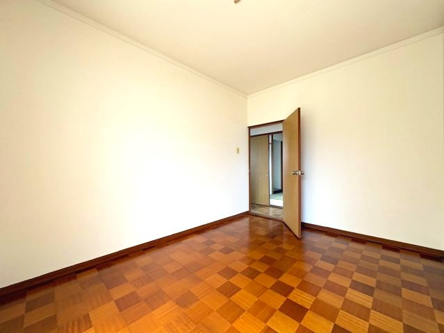 向野町戸建の洋室