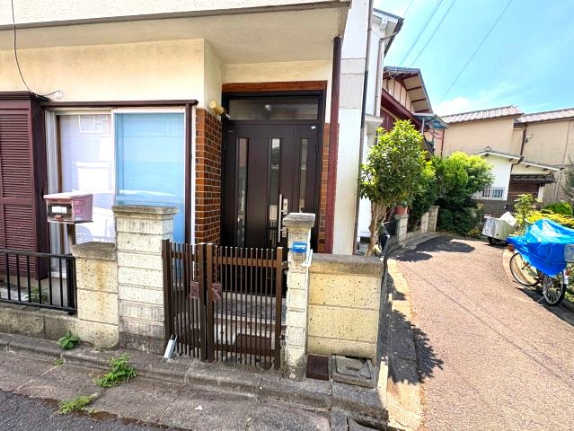 向野町戸建のエントランス