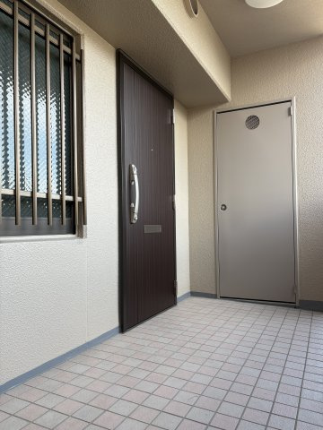 ルネ泉大津ロイヤルコートの玄関