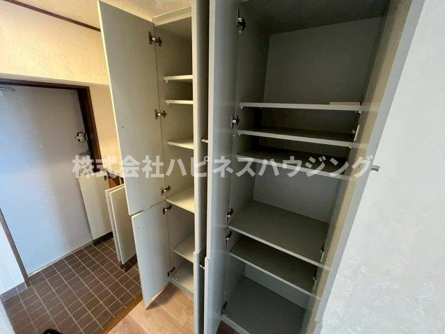 INSURANCE(インシュランス)BLDG.(ビルディング)XIX(ナインティーン)松戸の玄関