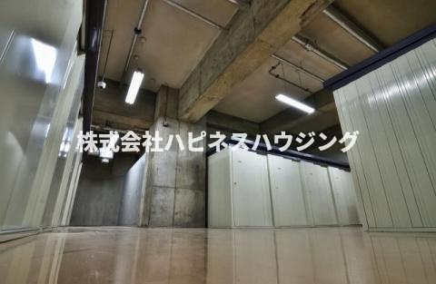 INSURANCE(インシュランス)BLDG.(ビルディング)XIX(ナインティーン)松戸のその他|地下にトランクルームあり