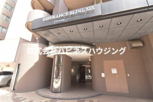 INSURANCE(インシュランス)BLDG.(ビルディング)XIX(ナインティーン)松戸のエントランス