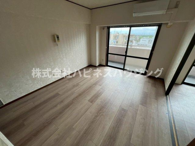 INSURANCE(インシュランス)BLDG.(ビルディング)XIX(ナインティーン)松戸の居間・リビング