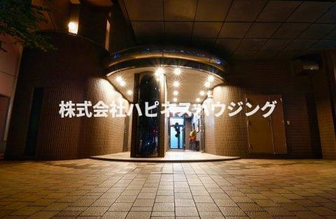 INSURANCE(インシュランス)BLDG.(ビルディング)XIX(ナインティーン)松戸のエントランス