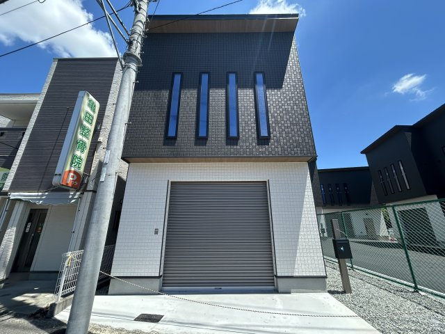 島泉8丁目事務所付倉庫・車庫
