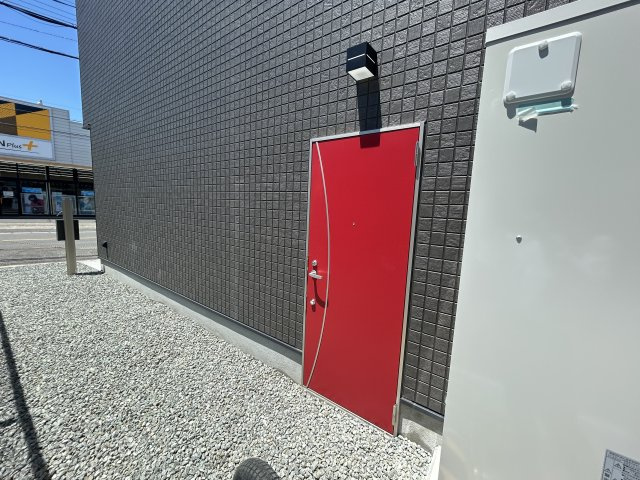 島泉8丁目事務所付倉庫・車庫
