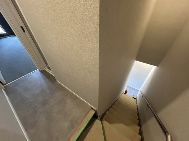 島泉8丁目事務所付倉庫・車庫