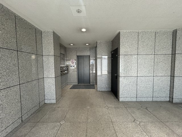 新栄プロパティー小山Ⅰのエントランス