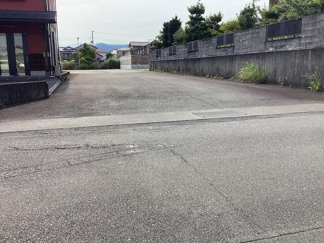 富士宮市田中町の売地|東側の道路から見た敷地です。