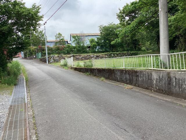 富士宮市北山の売地|南の道路から見た土地です。