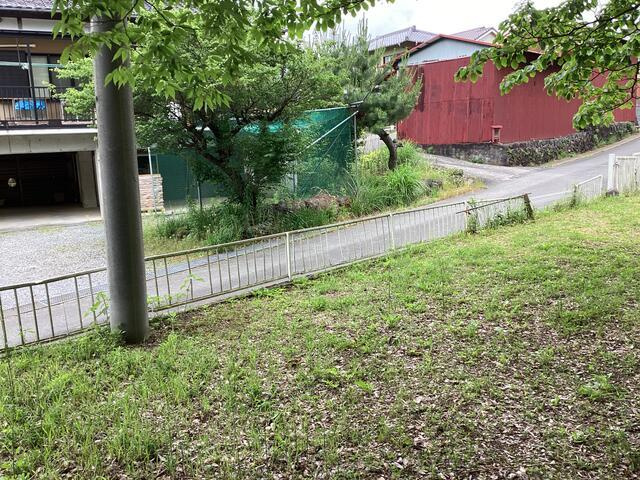 富士宮市北山の売地|土地の東側から西側の道路を見…
