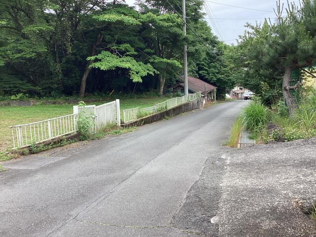 富士宮市北山の売地|北側の道路から南を見た土地で…