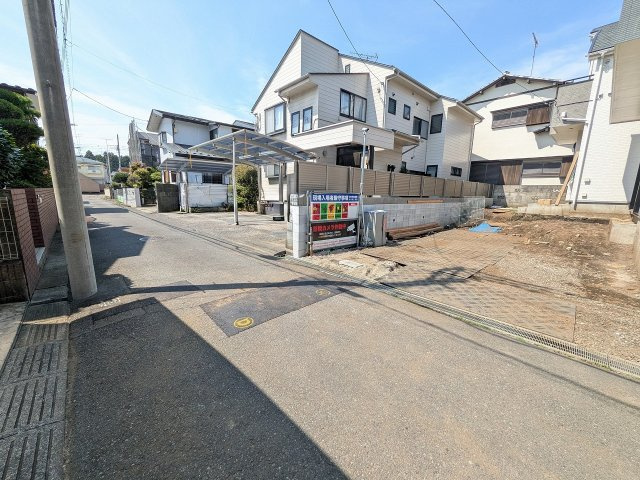 八王子市　散田町　新築一戸建て　１４期の前面道路含む現地写真|～東側4ｍ道路に面しています～