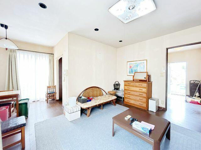 富士市中野台１丁目の中古一戸建|リビング別角度