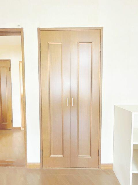 富士市中野台１丁目の中古一戸建|２階洋室６帖　収納