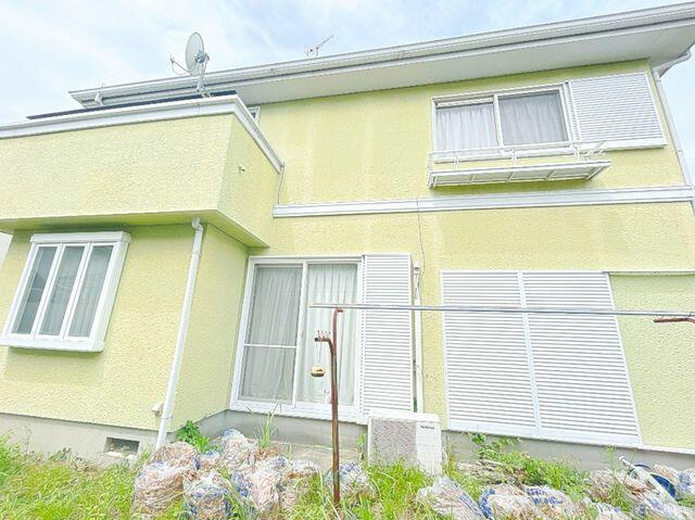 富士市中野台１丁目の中古一戸建|庭から見た外観