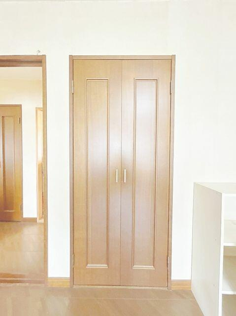 富士市中野台１丁目の中古一戸建|２階洋室６帖　収納