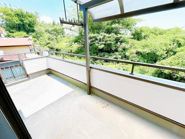 富士宮市宮原の中古一戸建|隣に川が流れているので、窓を…