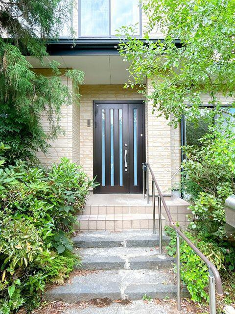 富士市鵜無ケ淵の中古一戸建|玄関アプローチ