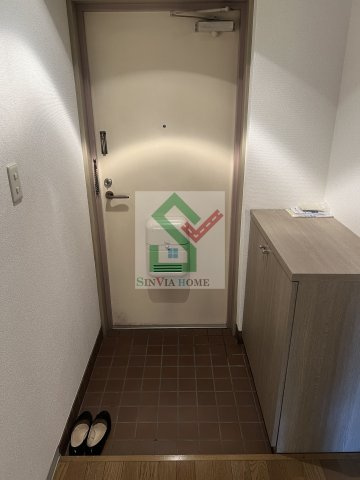 ファミーユ柳沢の玄関