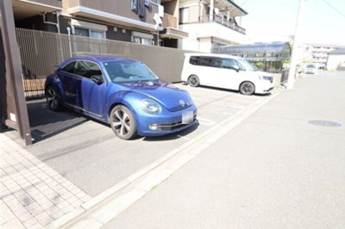 ボー・リバージュの駐車場