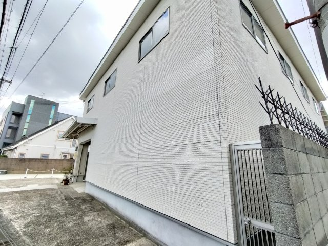 岡3丁目倉庫の外観