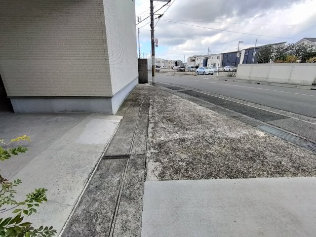 岡3丁目倉庫の駐車場