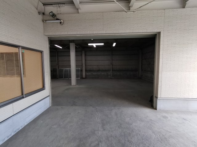 岡3丁目倉庫の内装