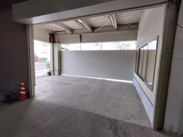 岡3丁目倉庫の内装