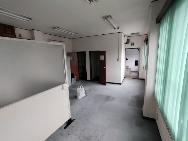 沢田ビル2階