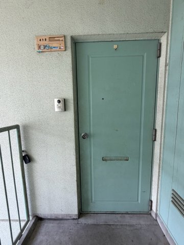 第二平野ハイツの玄関