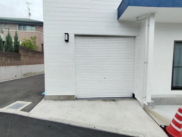 服部川戸建の駐車場
