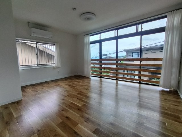 服部川戸建の内装|2階 洋室9.5帖