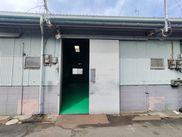 八尾高美町倉庫の外観