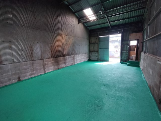 八尾高美町倉庫の内装