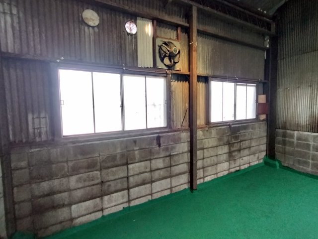 八尾高美町倉庫の内装