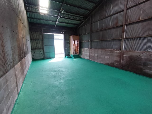 八尾高美町倉庫の内装