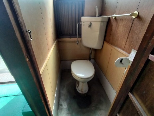 八尾高美町倉庫のトイレ