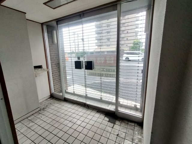 教興寺3丁目 中清店舗事務所 1棟貸しの内装|正面玄関