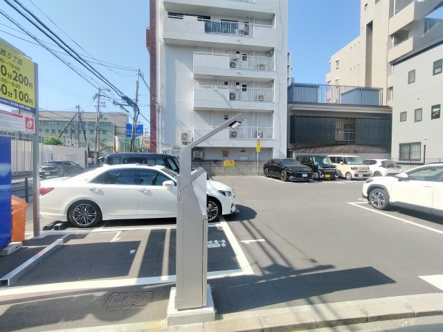 ダイスタービルの駐車場