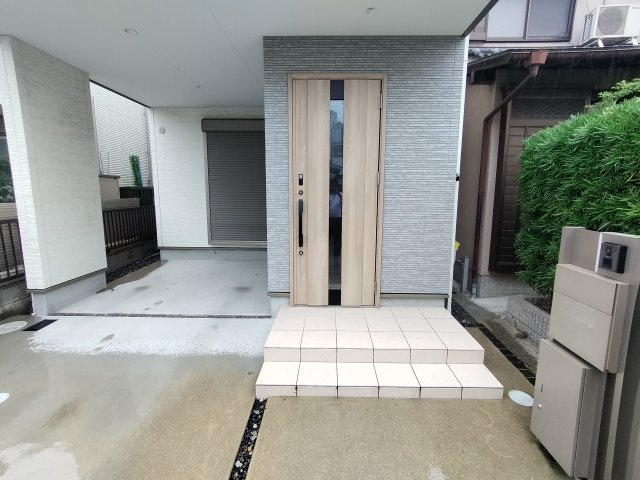 郡戸貸家 検査済書有りのエントランス